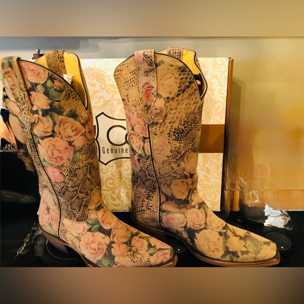 NEW IN BOX COFI LEATHER CARA FLORAL TAPESTRY WESTERN BOOTS